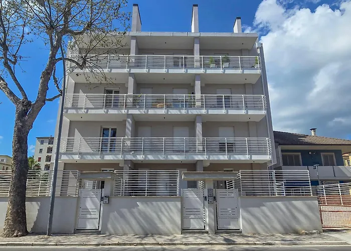 Con Garage A Due Passi Dal Centro *