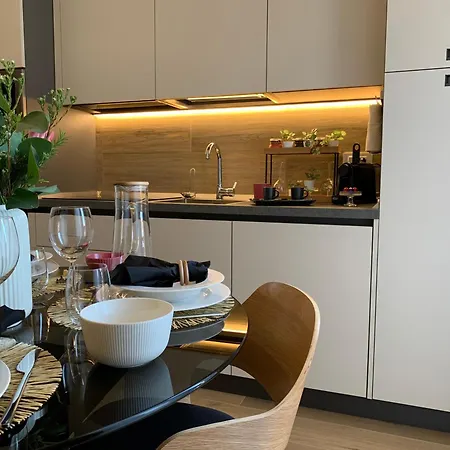 Con Garage A Due Passi Dal Centro