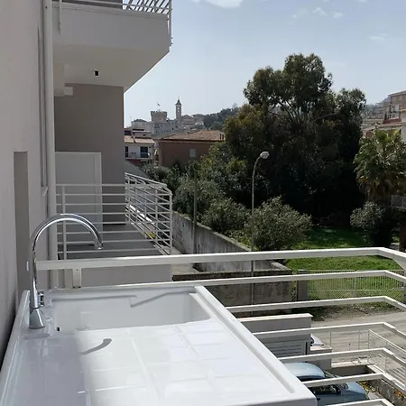 Con Garage A Due Passi Dal Centro Апартаменты *