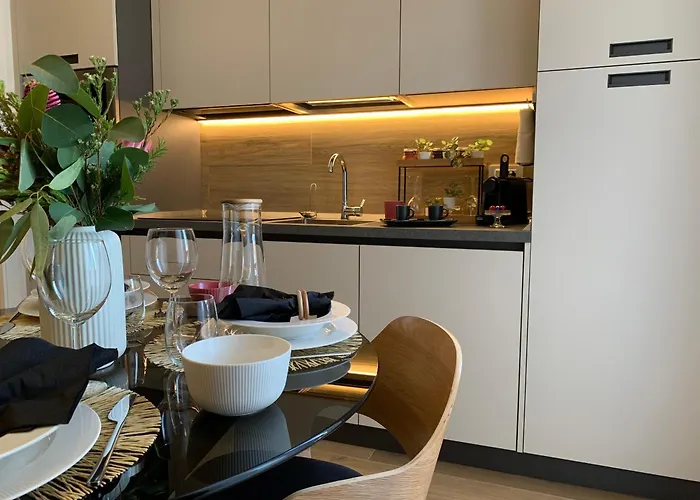 Con Garage A Due Passi Dal Centro