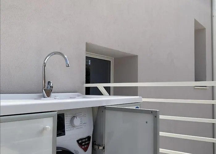 Con Garage A Due Passi Dal Centro Apartment *