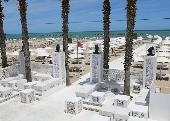 Con Garage A Due Passi Dal Centro *